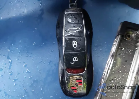 2015 Porsche Macan Turbo z USA, uszkodzony, nr VIN WP1AF2A56FLB48281